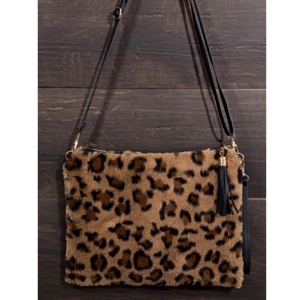 ✨LAST ONE✨FAUX FUR LEOPARD CROSSBODY/CLUTCH BAG - Picture 8 of 8